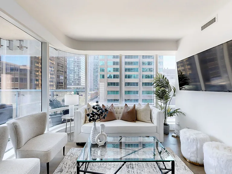 1 Bloor St E #520 — Photo 9