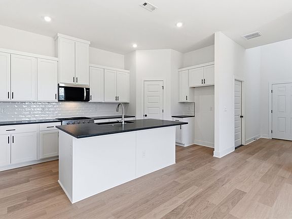 4th image of 1823 E Fiji St