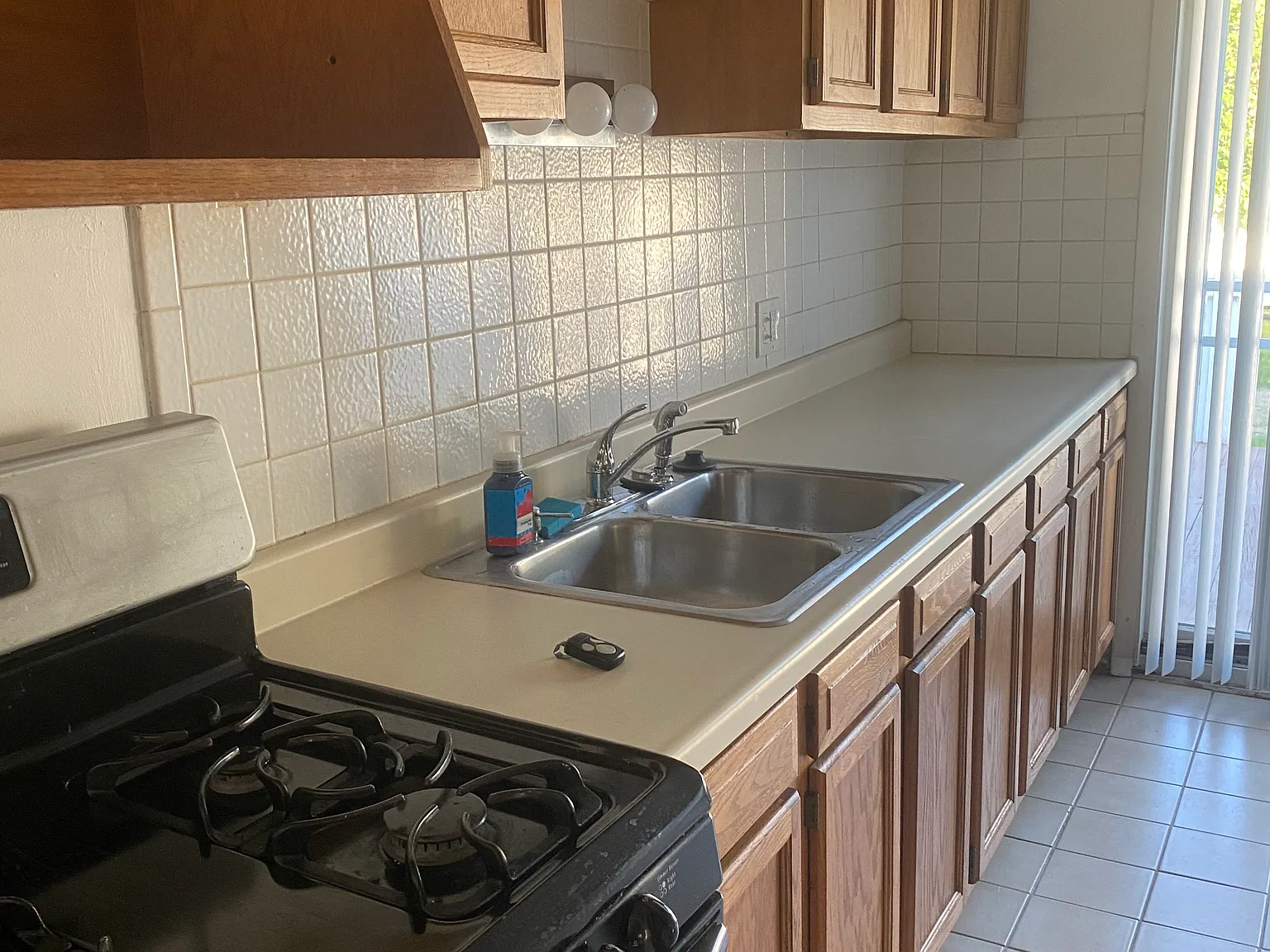 3 bed, 1049 sqft, $1,850 — Photo 2