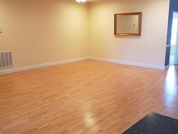 Living area 19wX13d