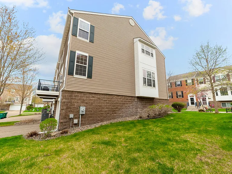 15726 Frisian Ln — Photo 46