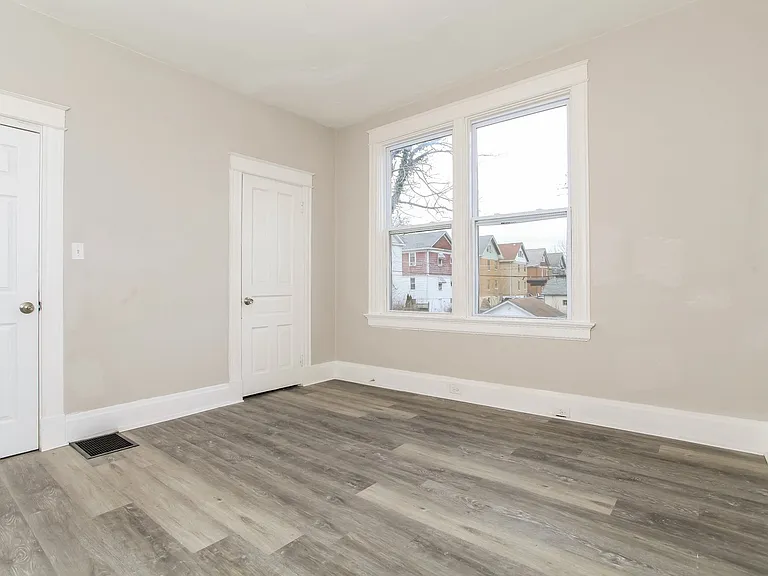 155352_018_living_room_13449412.jpg