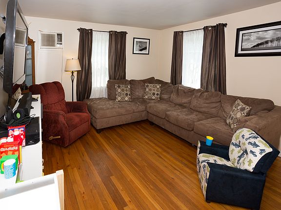 3rd image of 28 Wells Ave