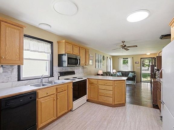 5th image of 123 Larkin Ave