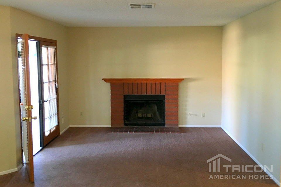 2nd image of 43510 Jennifer Ln