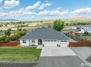 20702 E Berry Dr, Benton City, WA 99320