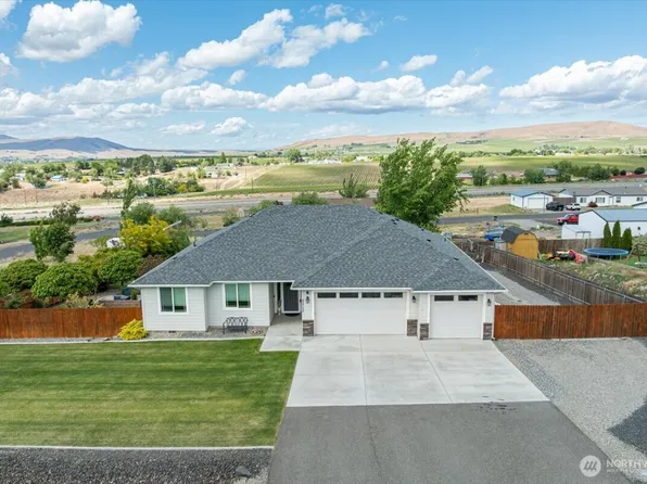 20702 E Berry Drive, Benton City, WA 99320