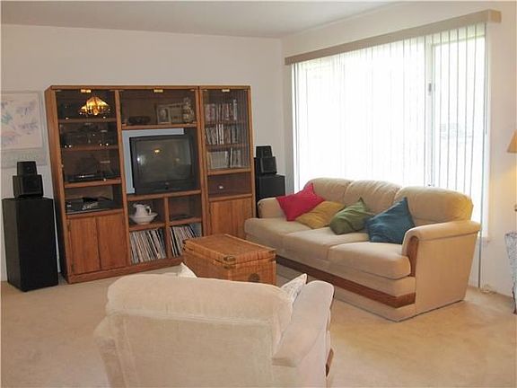 3rd image of 64 Larchwood Dr