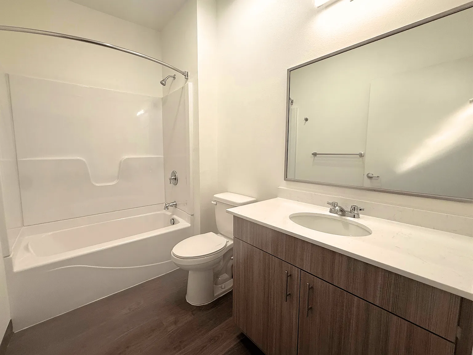 Gateway Village Apartments — Photo 4