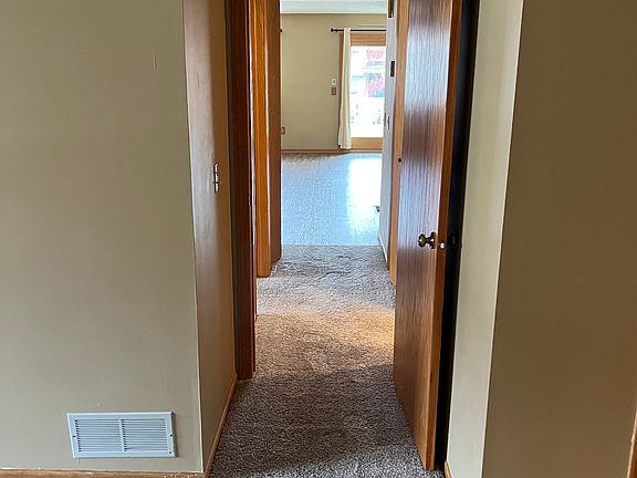 3rd image of 1012 Aston Cir
