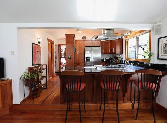 4th image of 22021 E Cliff Dr Unit B