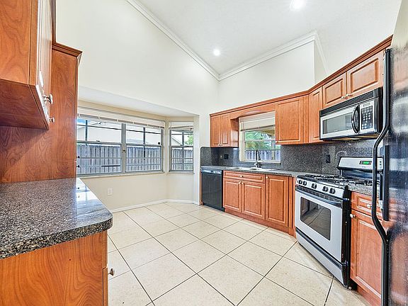 5th image of 12272 NW 33rd St