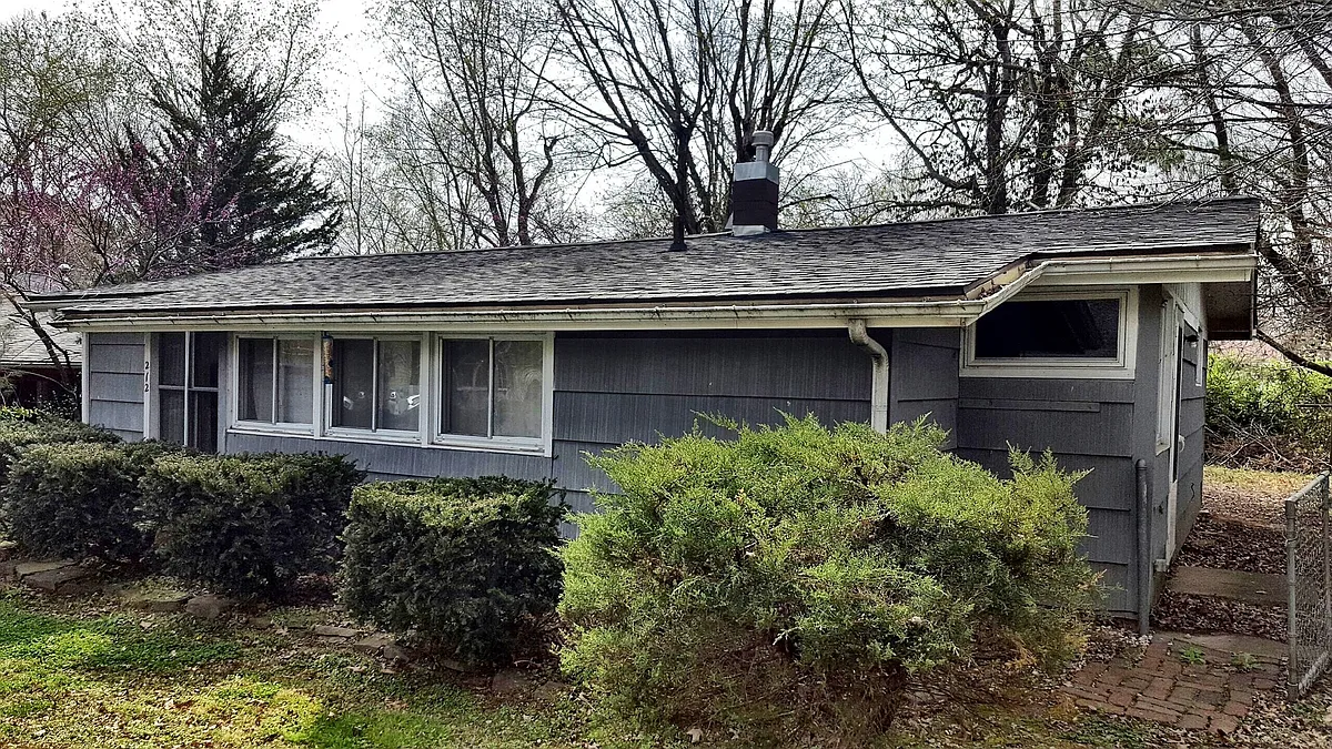 Building Photo - 212 S Emerald Ln