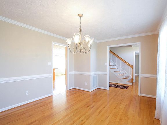 5th image of 1751 Meadow Down Dr