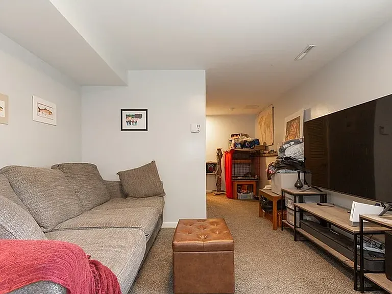 504 N 19th Ave — Photo 4