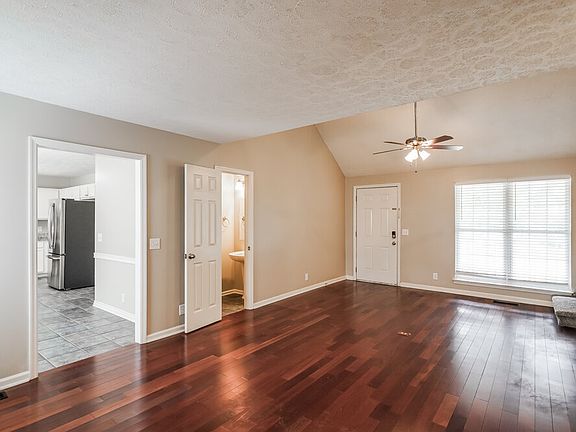 5th image of 107 Victoria Ln E