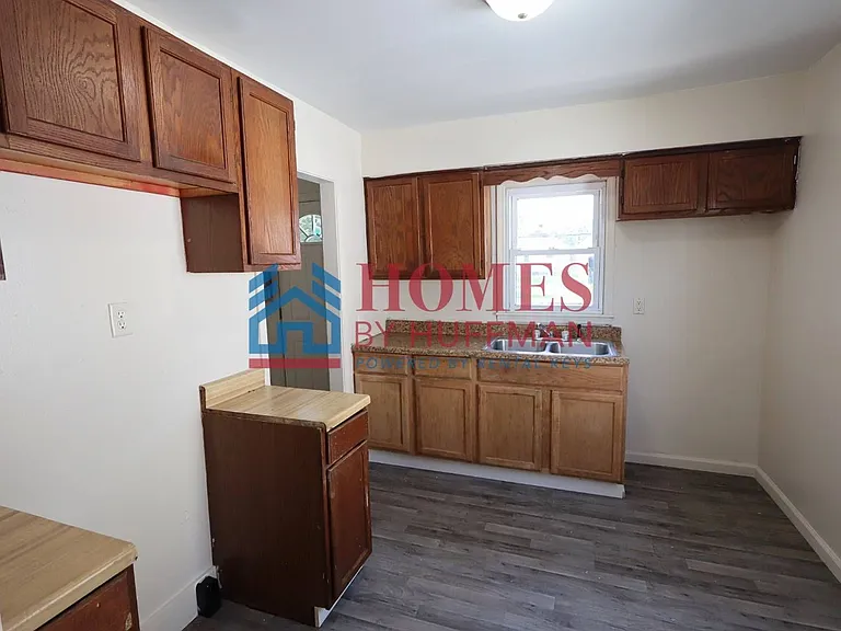 1413 E Illinois St — Photo 5