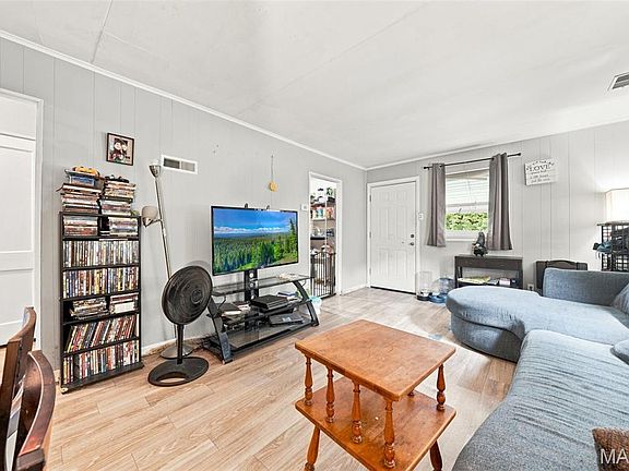 4th image of 1435 Sproule Ave