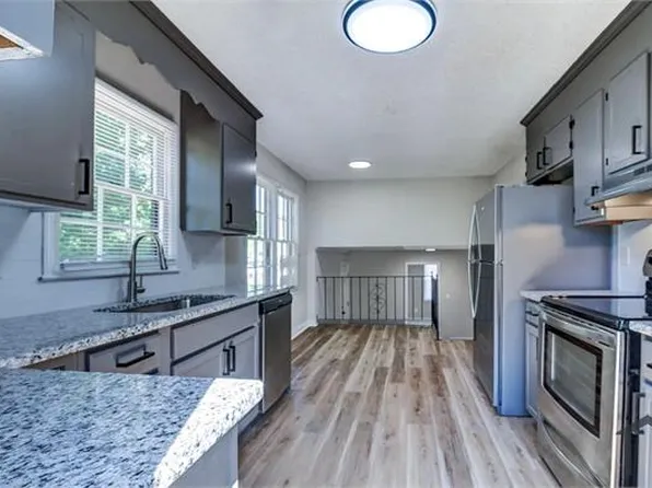 305 Red Roan Pl, Charlotte, NC 28215