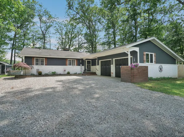 4179 Davison Rd, Lapeer, MI 48446