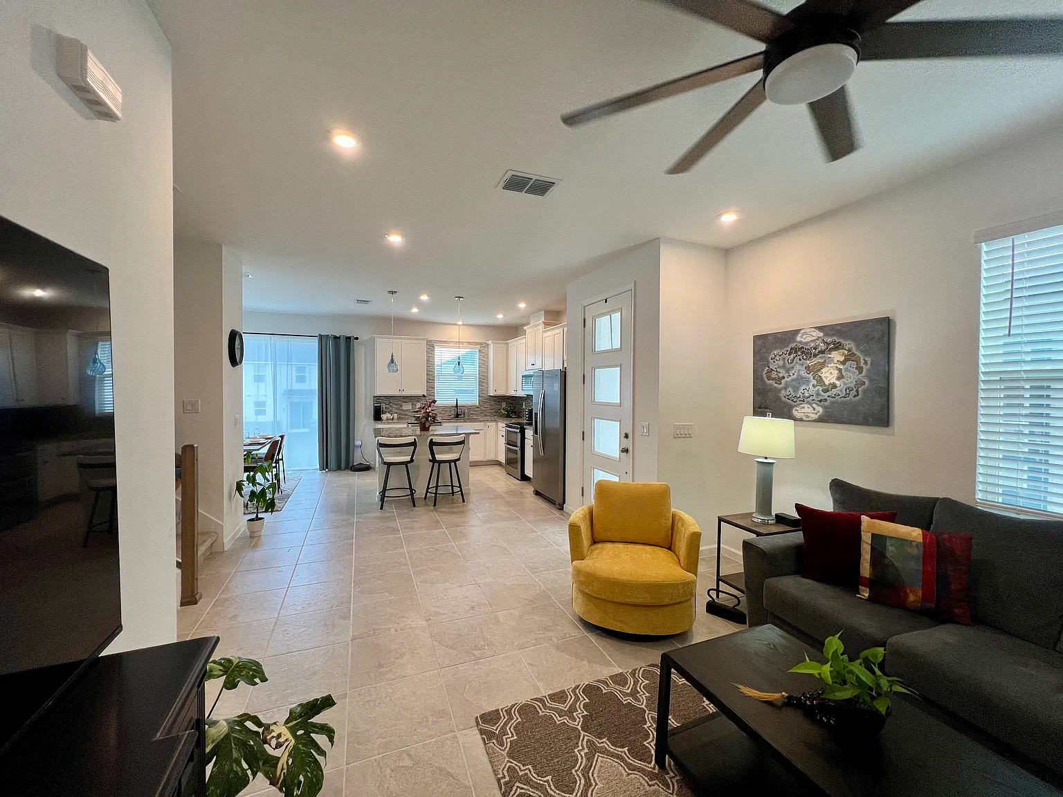 3 bed, 2.5 bath, 1611 sqft, $1,950 — Photo 2