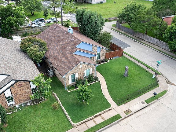 4th image of 9404 Pinehaven Dr