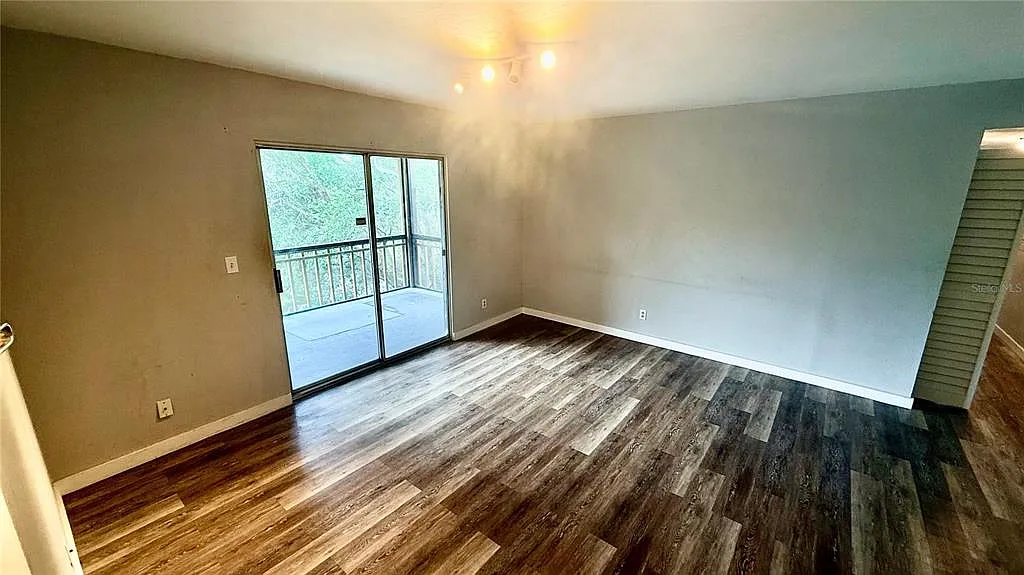2 bed, 2.0 bath, 1003 sqft, $1,250 — Photo 4