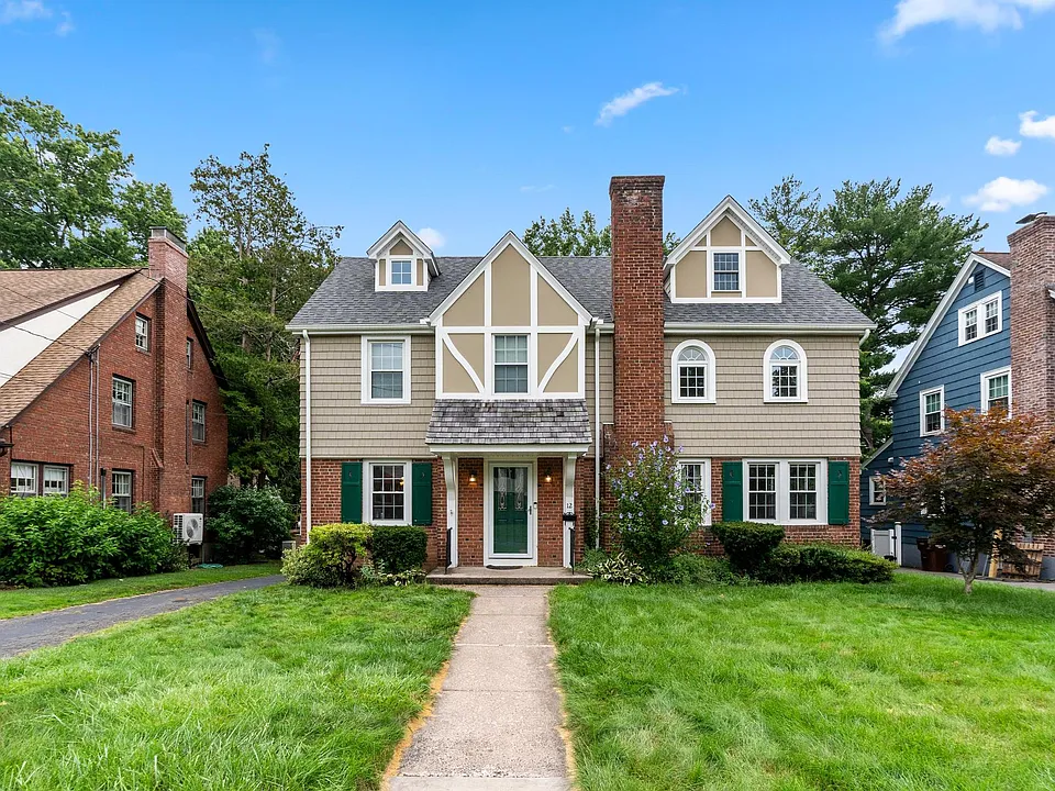 12 Middlefield Dr