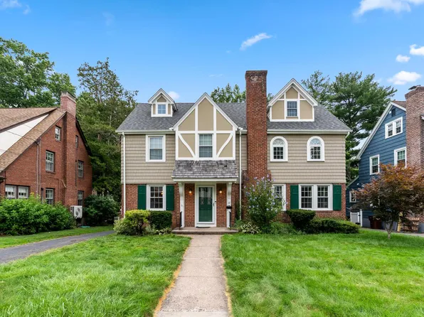 12 Middlefield Dr, West Hartford, CT 06107