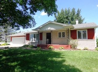 6911 121st Avenue Ct W, Taylor Ridge, IL 61284