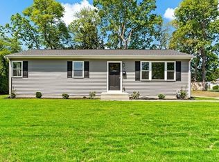 27 Woodridge Rd, Somerset, MA 02726