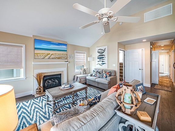 4th image of 4235 Asbury Ave #2
