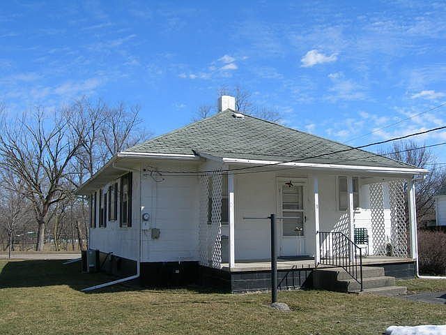 2nd image of 317 N Riverside Dr