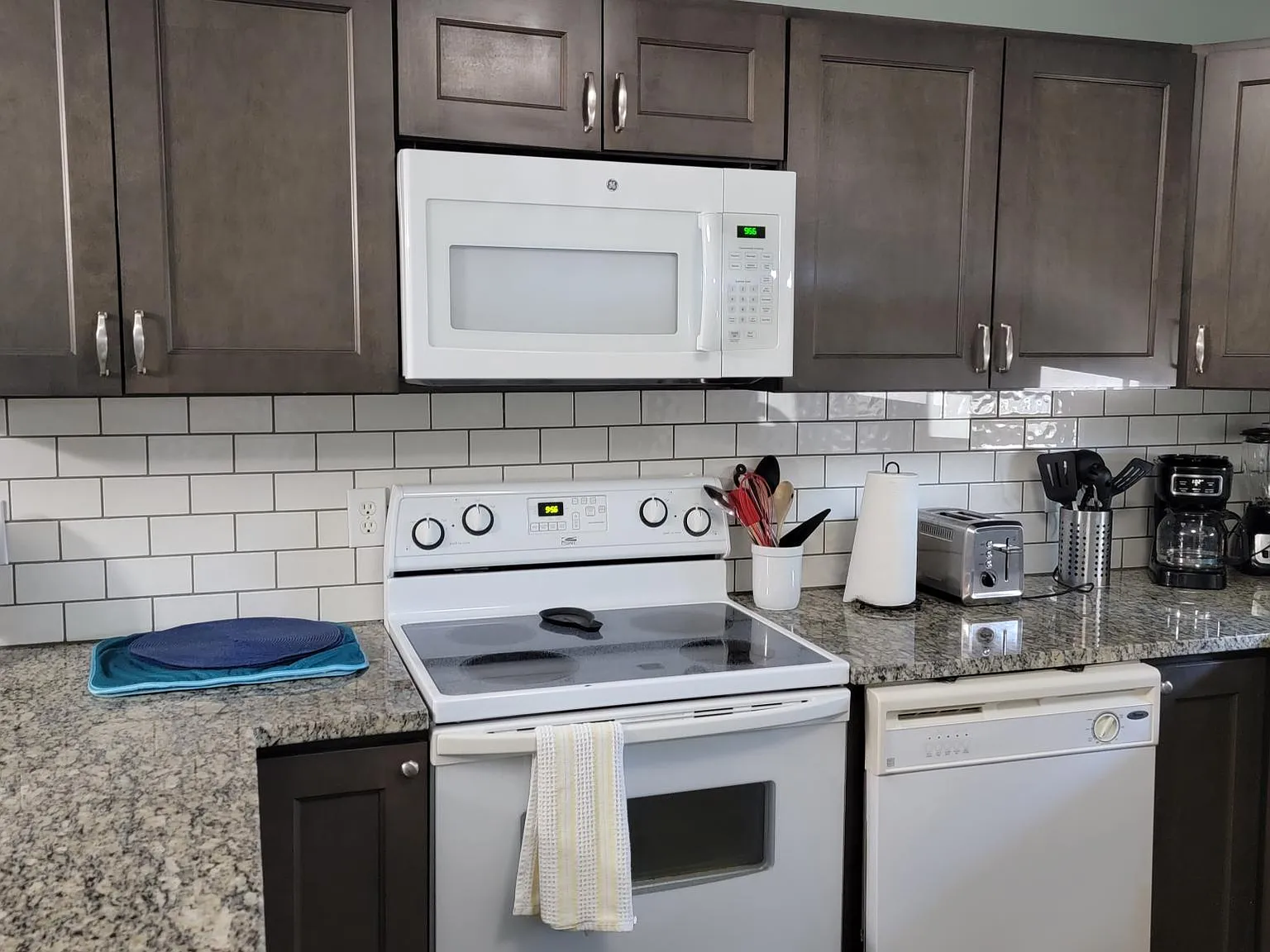 2 bed, 2.5 bath, 1100 sqft, $2,150 — Photo 3