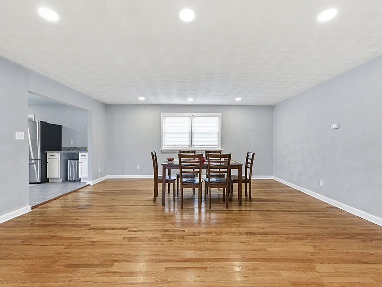 2725 Greendale Ave — Photo 12