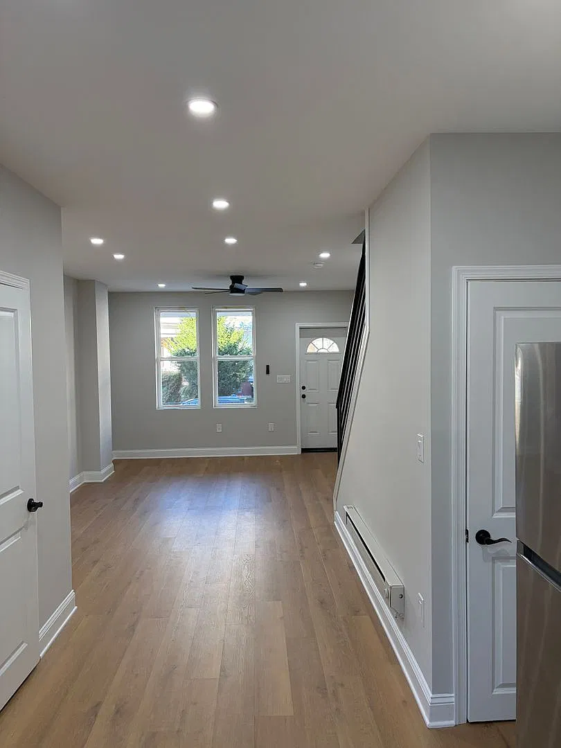 Beautiful Newly renovated 3 bedroom home now available for rent in West Parkside — Photo 3