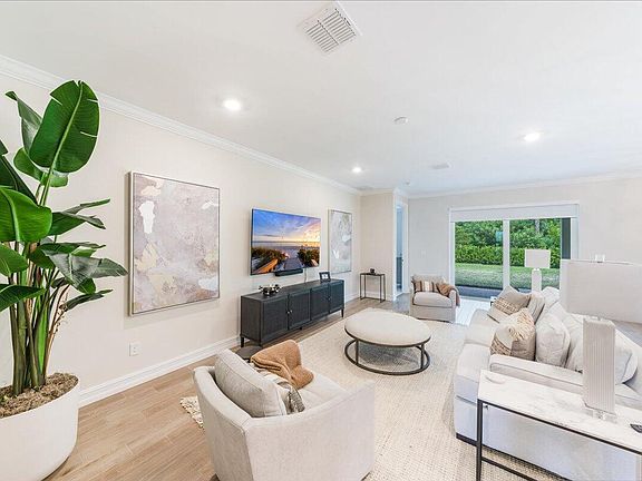 5th image of 311 Tamarindo Ln