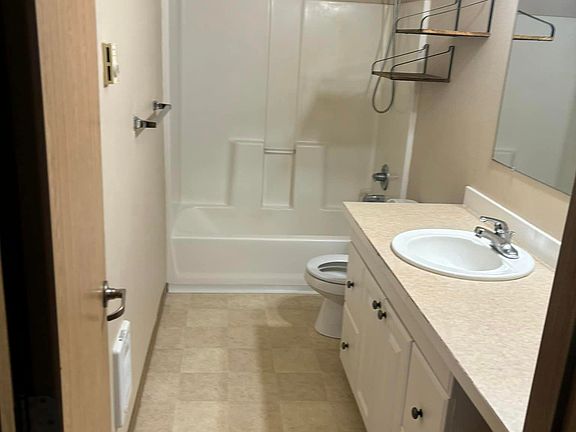 4th image of 8407 192nd St E