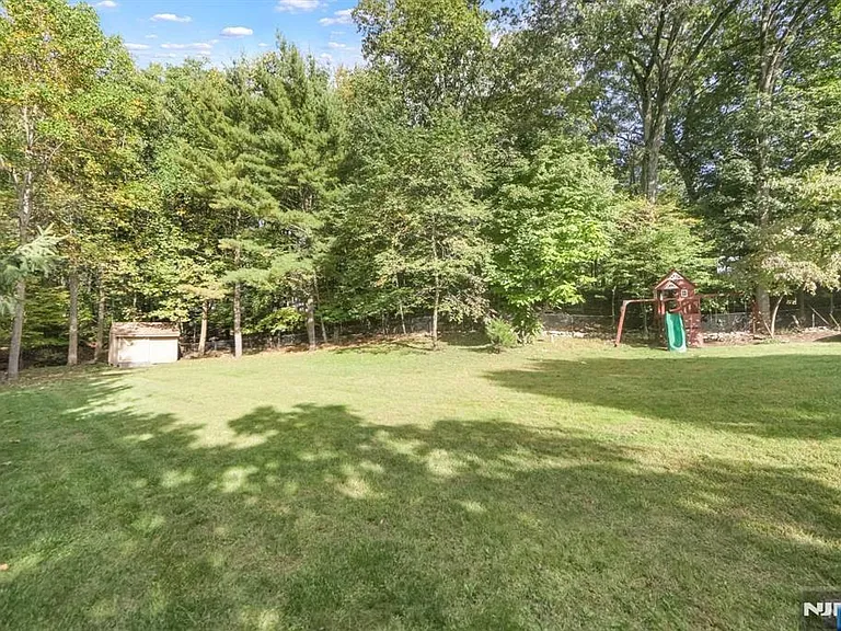 5 Monroe Dr — Photo 32