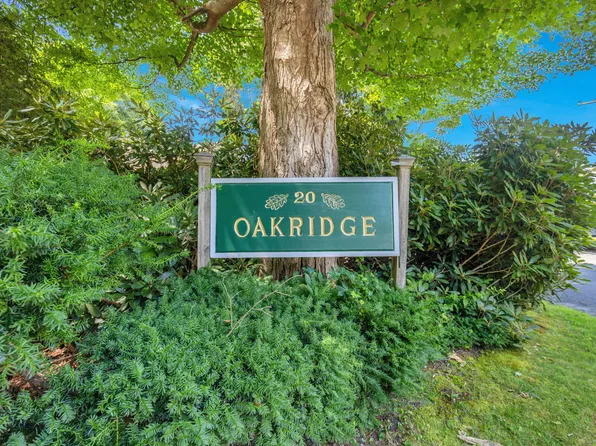 20 Comstock Avenue APT 2C, Essex, CT 06442