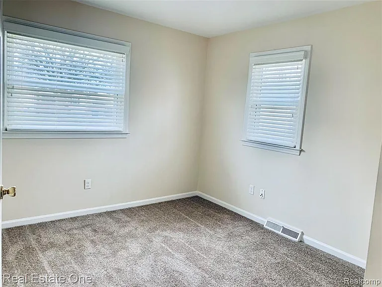 60 W Meyers Ave — Photo 7