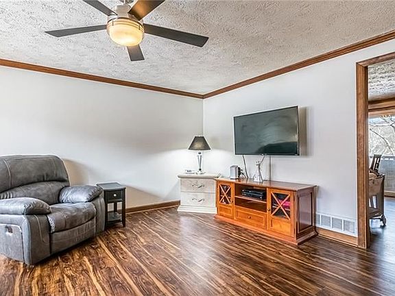 4th image of 4443 Laurel Oak Dr