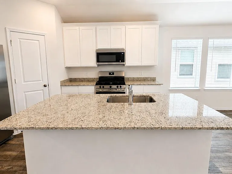3523 Turnpike Dr — Photo 4
