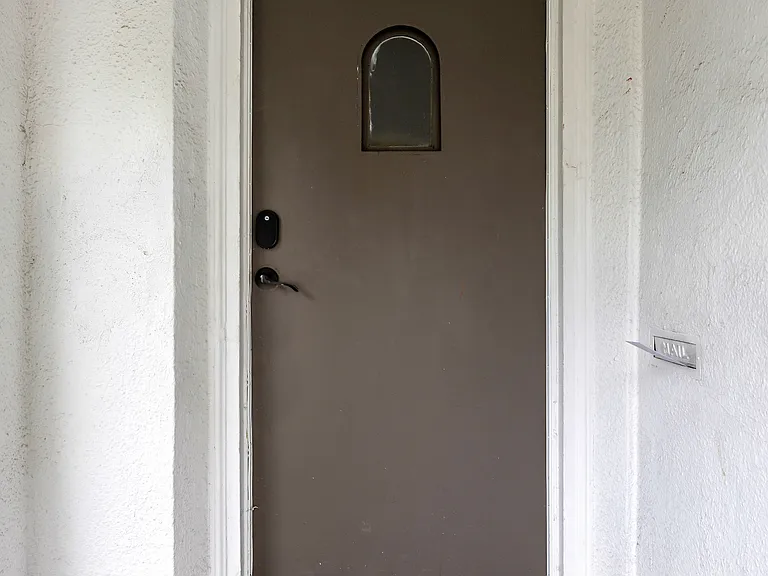 7319 S Hobart Blvd — Photo 11