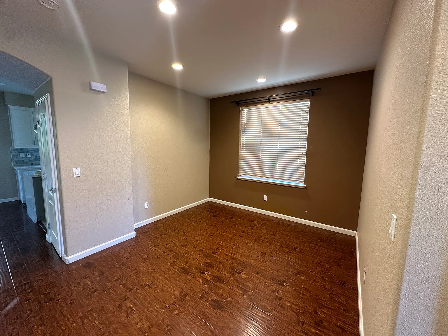 3 bed, 2.5 bath, 1646 sqft, $4,200 — Photo 2