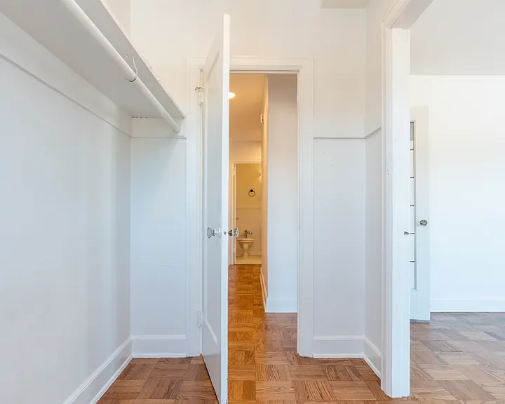 Comfortable Urban Living in a Classic Brick Building Near UW & Light Rail — Photo 57