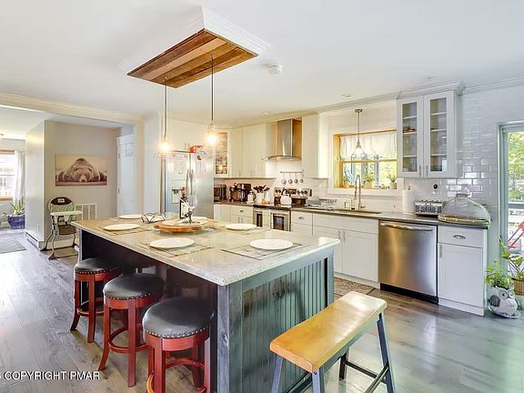5th image of 155 Tommys Ln