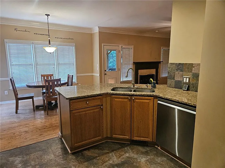 2545 Cobble Creek Ln — Photo 7