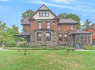 8 E 12th St, Holland, MI 49423
