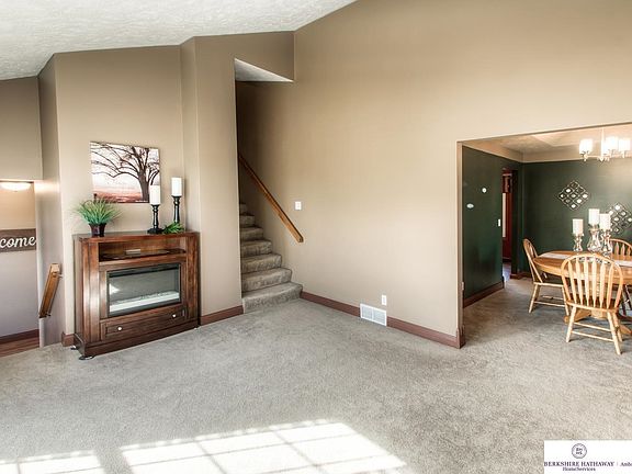 5th image of 426 Devonshire Dr